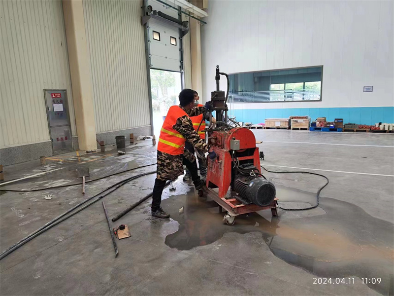 光山厂房地面下沉塌陷注浆加固施工